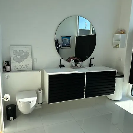 Beautiful Gem In A Quiet Setting Villa *